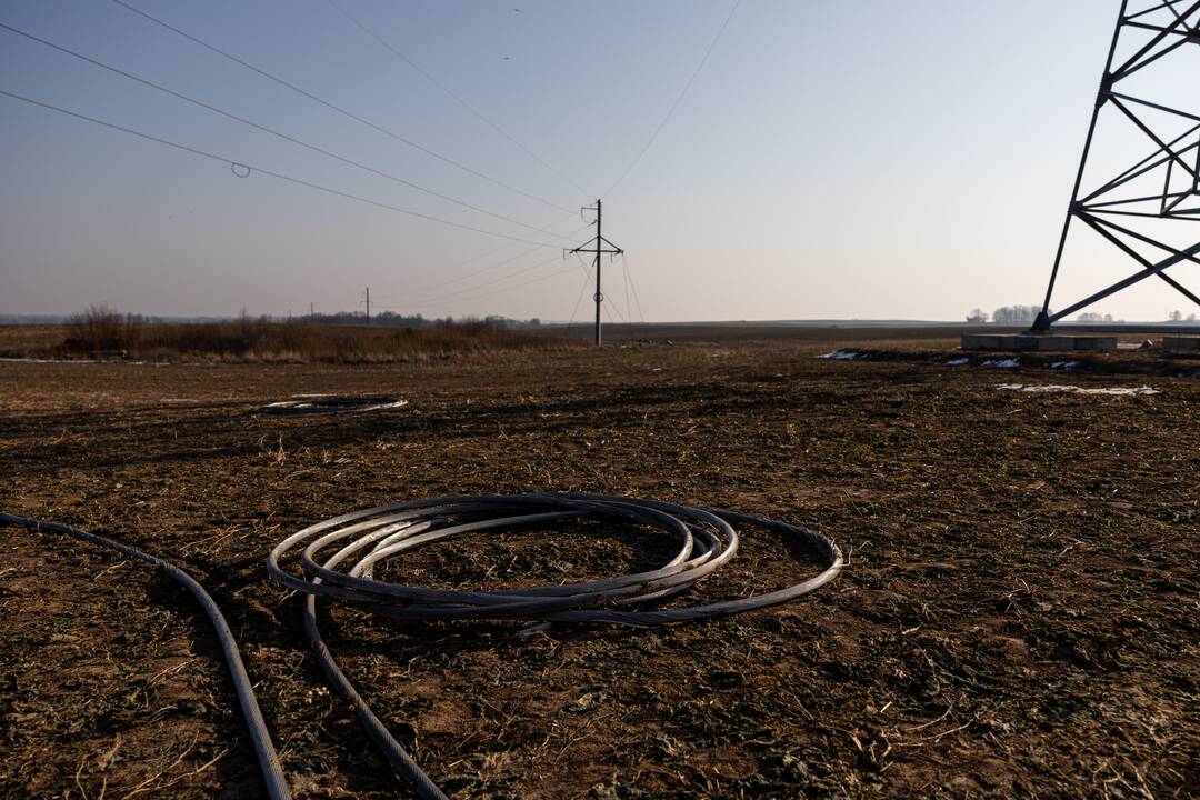 Elektros perdavimo linijos Kruonio HAE–Sovetskas atramų demontavimo darbai