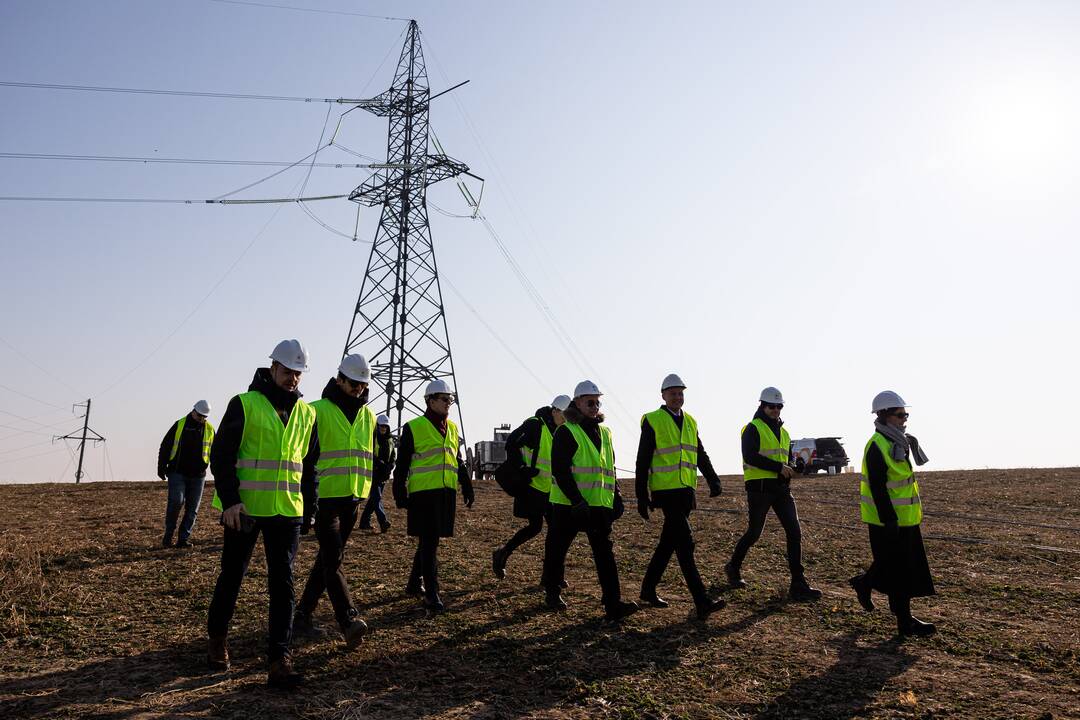 Elektros perdavimo linijos Kruonio HAE–Sovetskas atramų demontavimo darbai