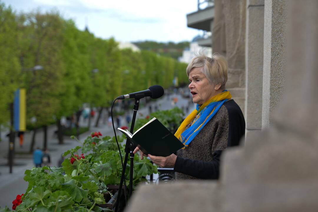 Talentas: O. Dautartaitė – iš tų menininkų, kurie sugeba savo gyvenimą paversti kūryba, o kūrybą – savo gyvenimu.  