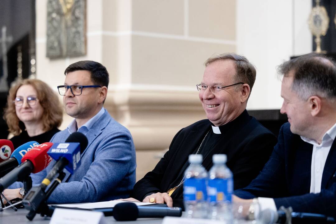 Spaudos konferencija apie Vilniaus arkikatedros požemiuose atrastą slaptavietę su Lietuvos ir Lenkijos valdovų laidojimo insignijomis