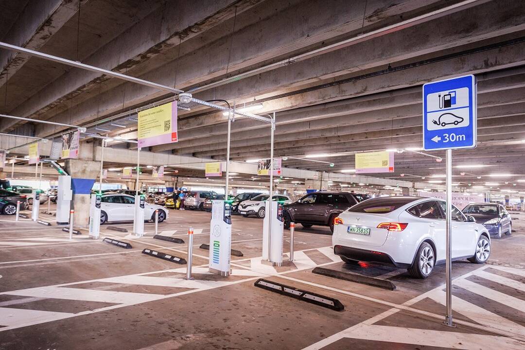 Apklausa: kokiems automobiliams lietuviai teikia pirmenybę