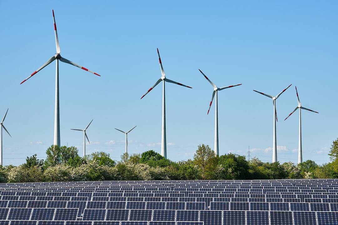 „Litgrid“ įvardijo, kiek Lietuvoje jau veikia 4 GW saulės ir vėjo elektrinių