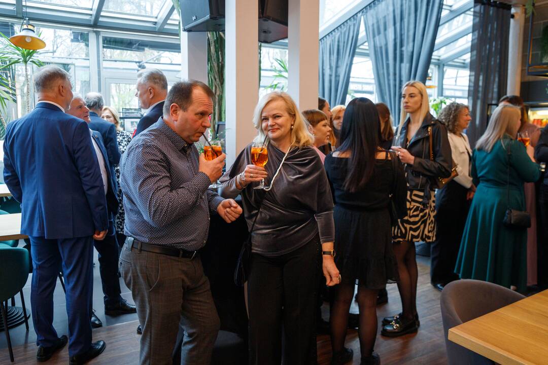 Restoranas: „Miesto sodas“ – modernus, atjaunėjęs, suteikiantis lankytojams nepamirštamų emocijų, naujų gurmaniškų atradimų.