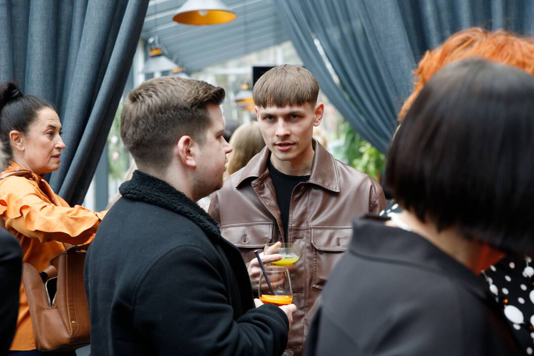 Restoranas: „Miesto sodas“ – modernus, atjaunėjęs, suteikiantis lankytojams nepamirštamų emocijų, naujų gurmaniškų atradimų.