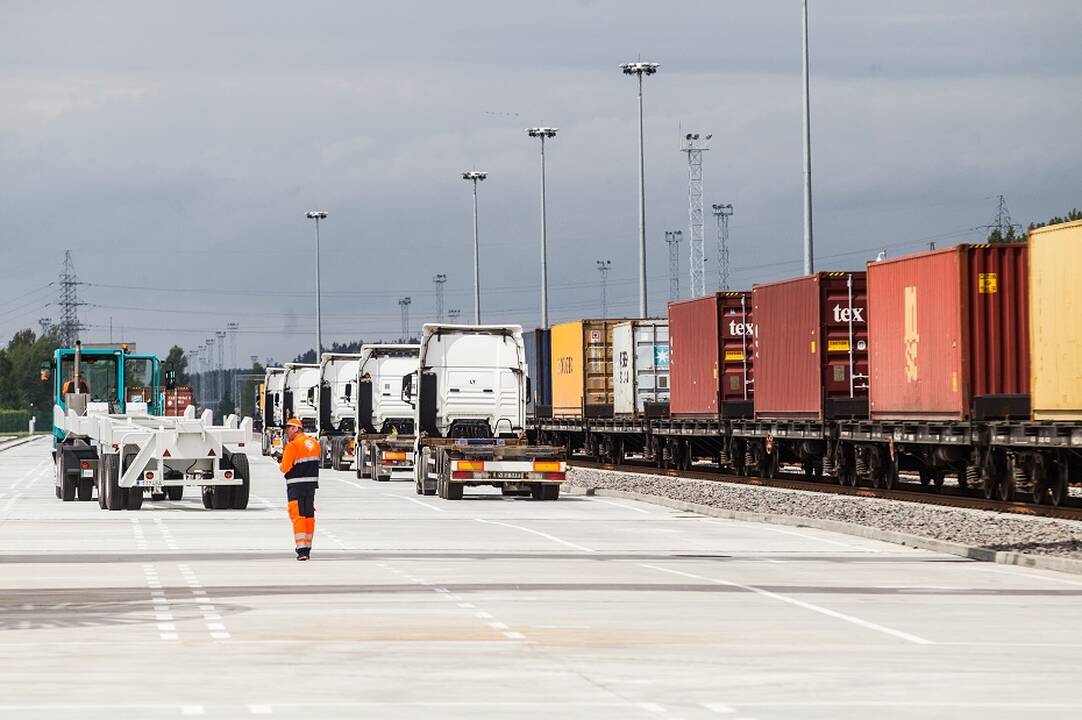 Lietuva ir dar 4 šalys prašo ES uždrausti rusiškų ir baltarusiškų grūdų importą