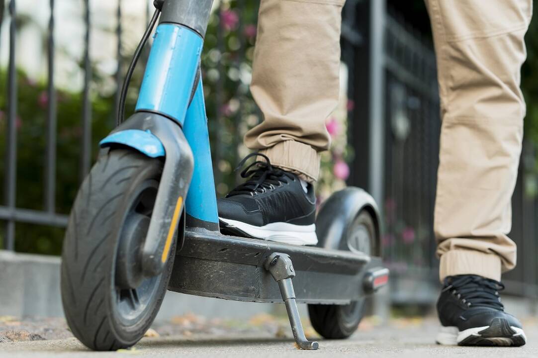 Seimo komitetas pritarė siūlymui: paspirtukininkams – naujas reikalavimas