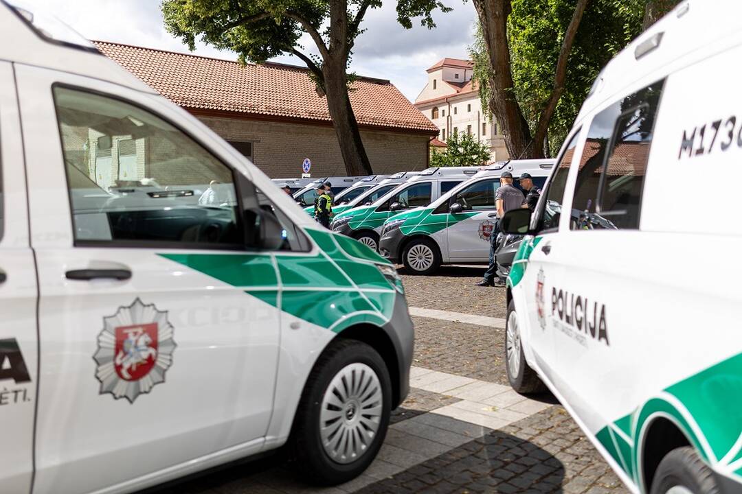 Keičiamas Vidaus tarnybos statutas – didės ir pareigūnų atlyginimai