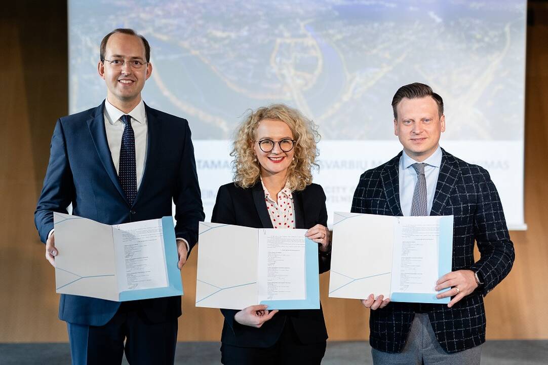 Iš kairės: Marius Skuodis, Aušrinė Armonaitė, Valdas Benkunskas.