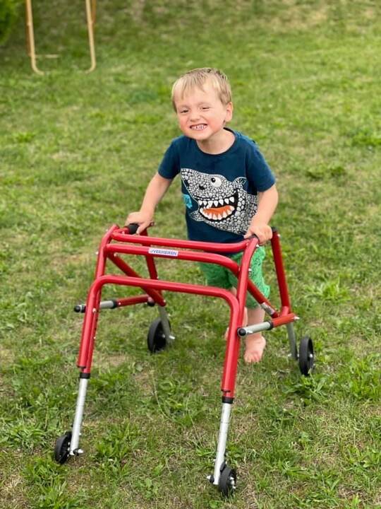 Gyvenimas: daugumai svajojant apie Kalėdų dovanas, Igno tėvai meldžia geresnės sūnaus sveikatos.