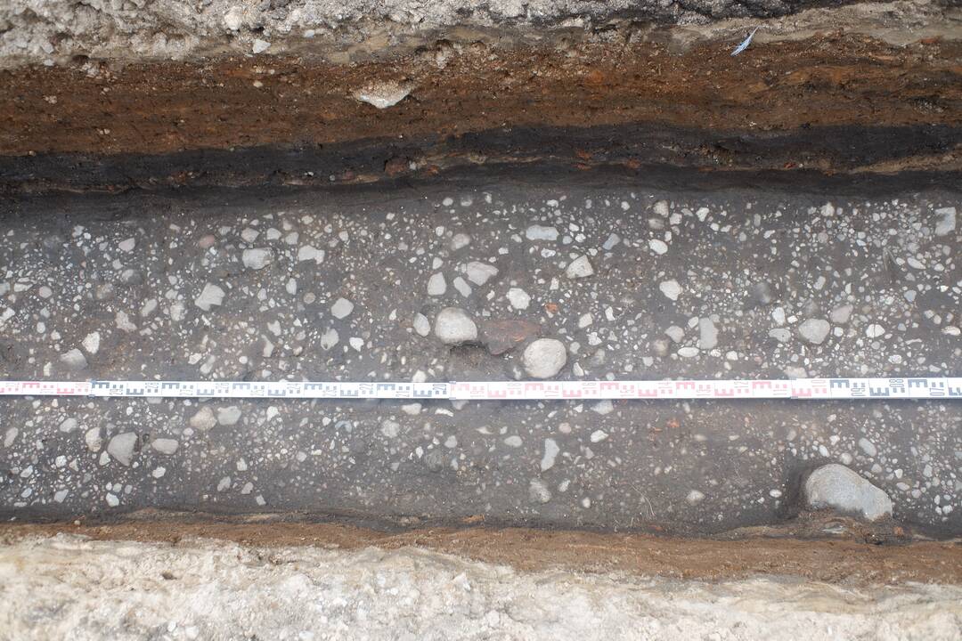 Klodai: detaliųjų archeologinių tyrimų perkasa rekonstruojamoje Vilniaus gatvėje.