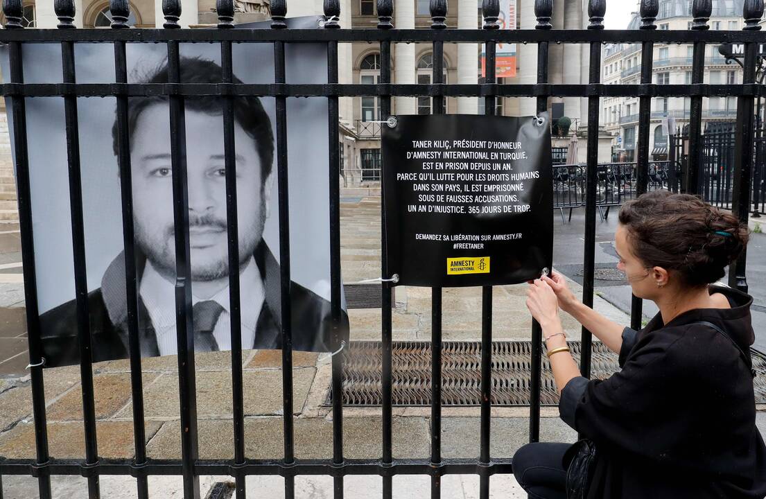 EŽTT smerkia Turkiją dėl „Amnesty International“ aktyvisto „neteisėto“ arešto