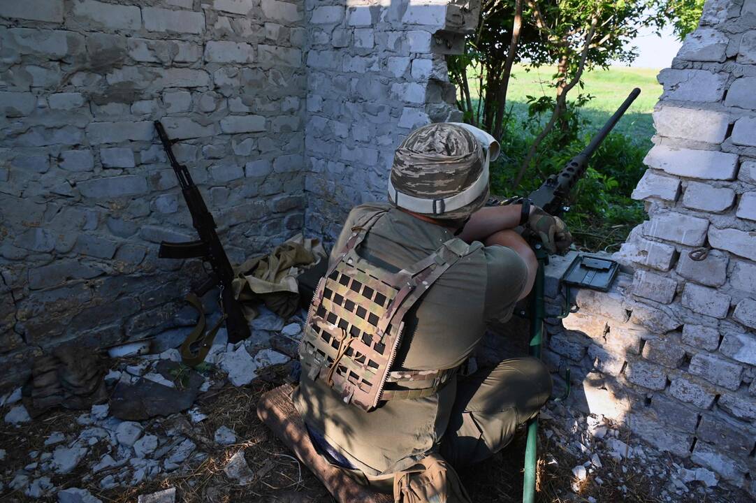 Ukrainos ekonomika pirmąjį metų ketvirtį dėl karo susitraukė 15 proc.