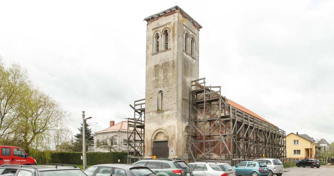Išskirtinė: kresna, jauki, mažai per 200 metų pakitusi bažnyčia stovi aukštesnėje vietoje, dominuoja miestelyje ir yra iš tolo matoma.
