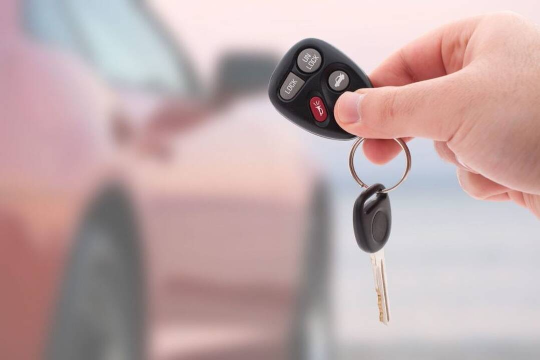 Estijos pilietis nepasikuklino: Lietuvoje pardavė savo šalyje išsinuomotą automobilį