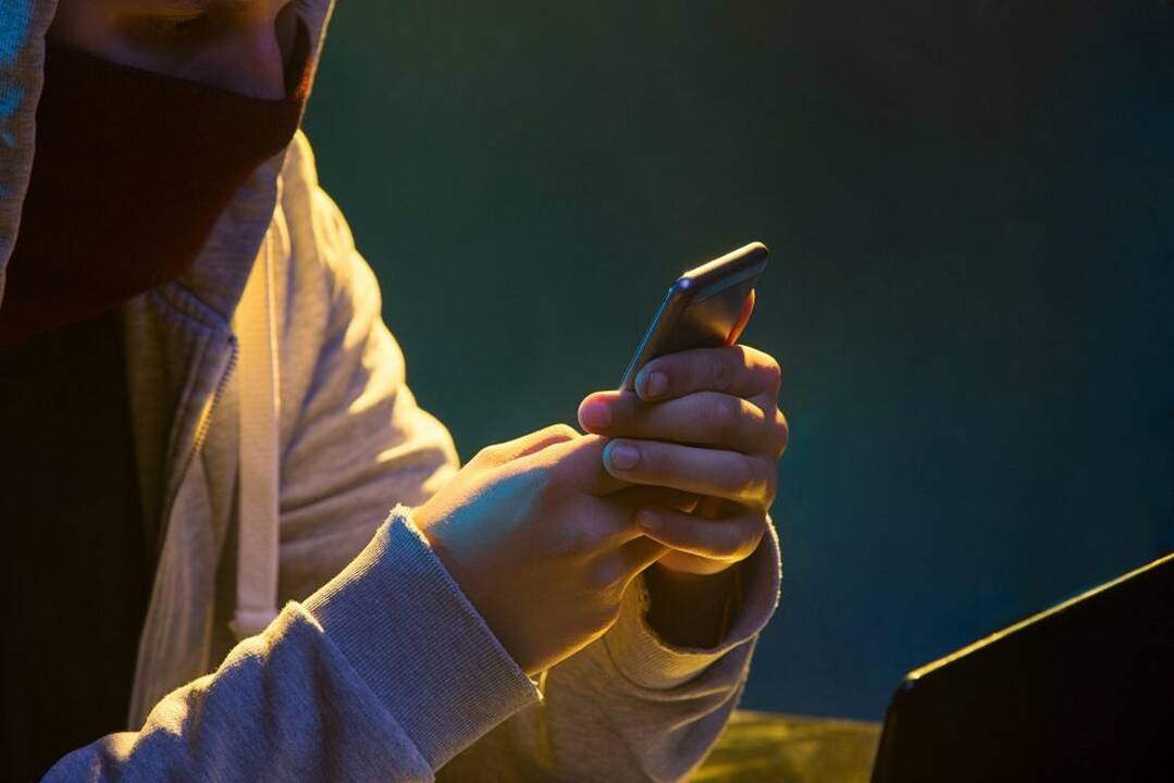 Sukčiais patikėjo ir klaipėdiečiai: po melagingos SMS žinutės prarado šimtus eurų