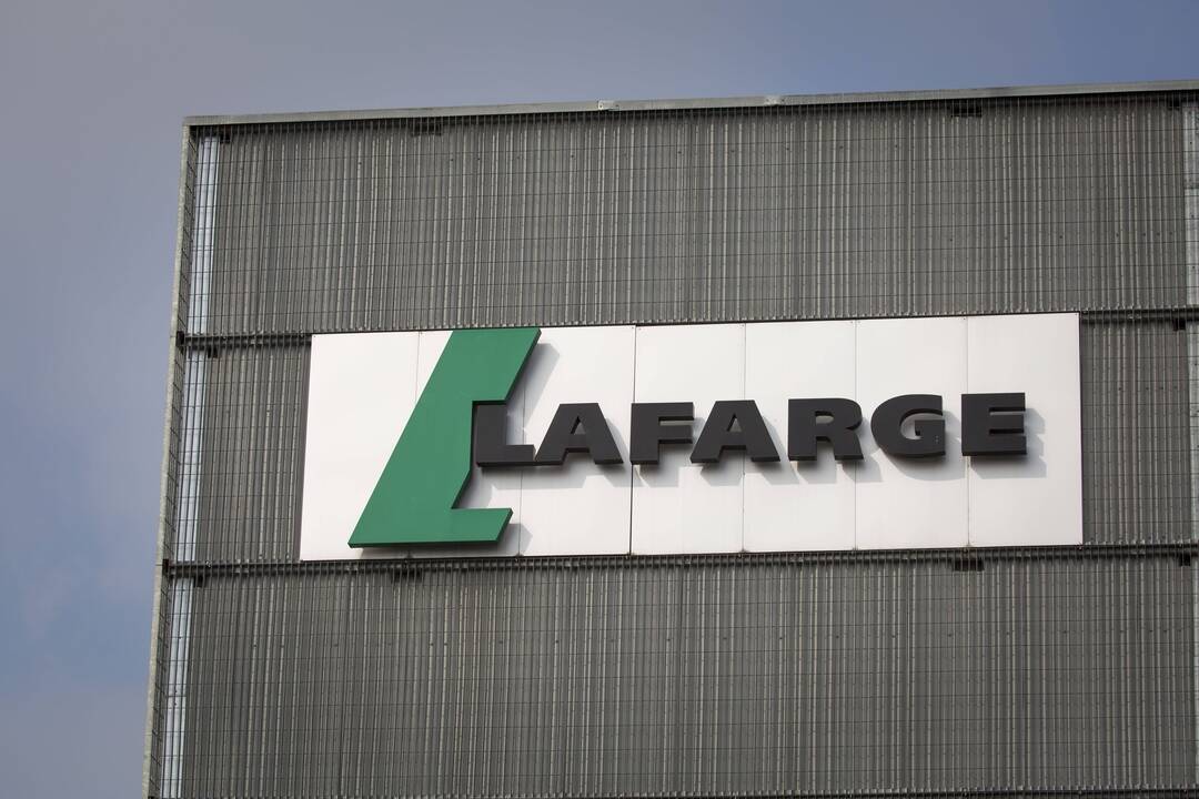 „Lafarge“ už teroristinių grupių palaikymą Sirijoje skirta 778 mln. JAV dolerių bauda