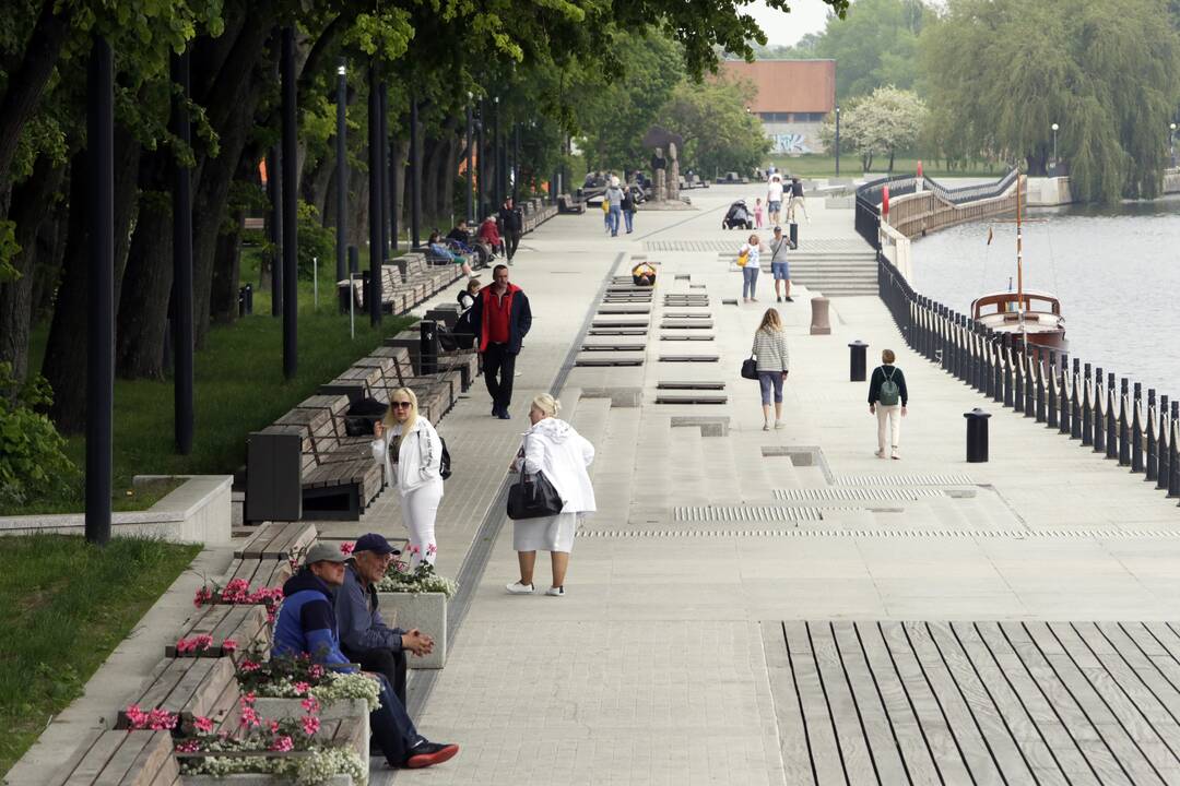 Sprendimas: Klaipėdos politikai nusprendė, kad vandalų niokojamam naujam Danės skverui saugoti apsaugininkų nesamdys.