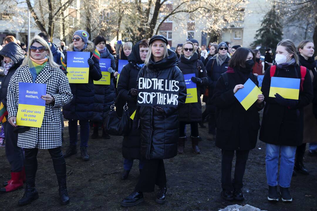 Moterų protesto akcija prieš Rusijos agresiją Ukrainoje
