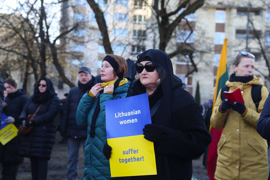 Moterų protesto akcija prieš Rusijos agresiją Ukrainoje