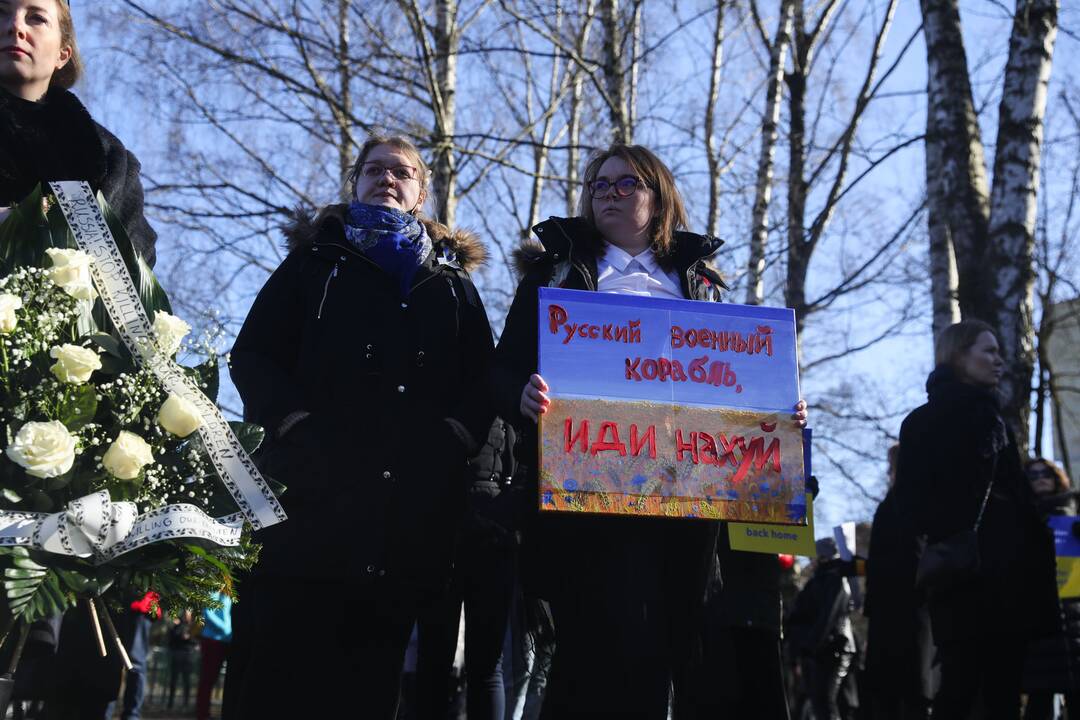 Moterų protesto akcija prieš Rusijos agresiją Ukrainoje