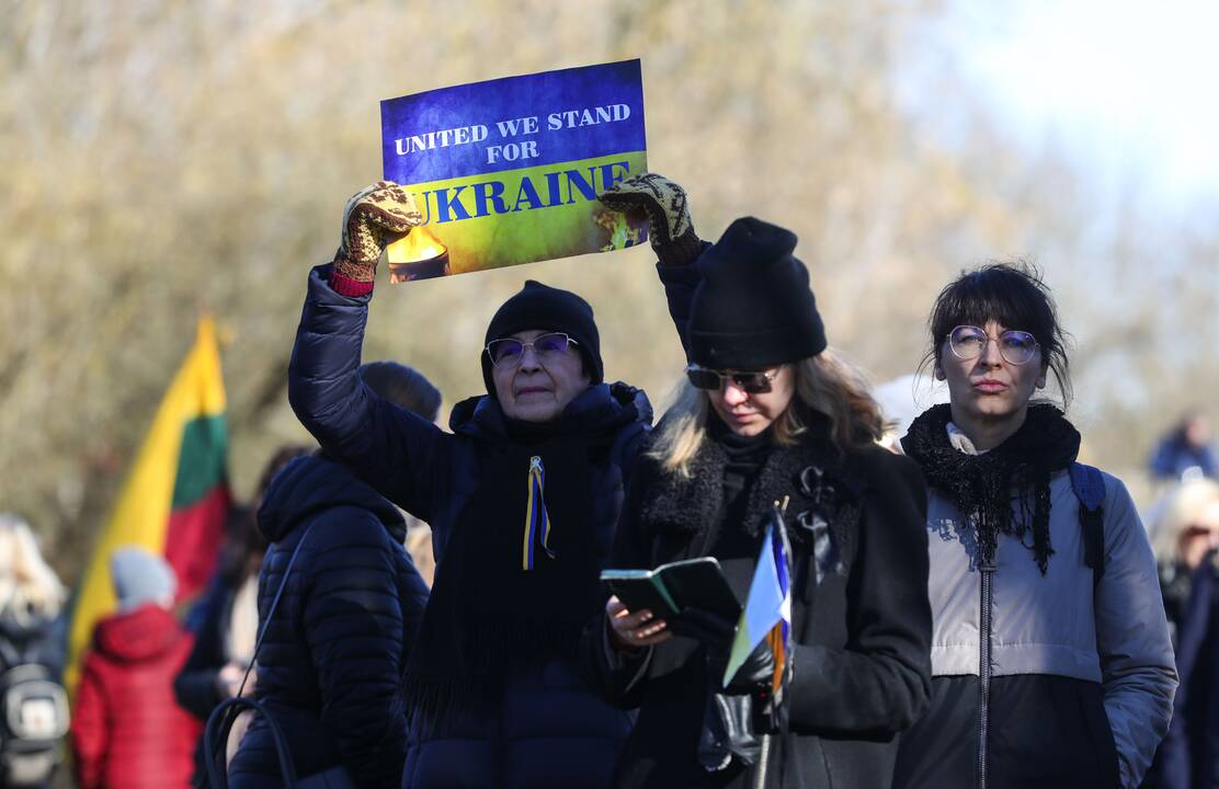 Moterų protesto akcija prieš Rusijos agresiją Ukrainoje