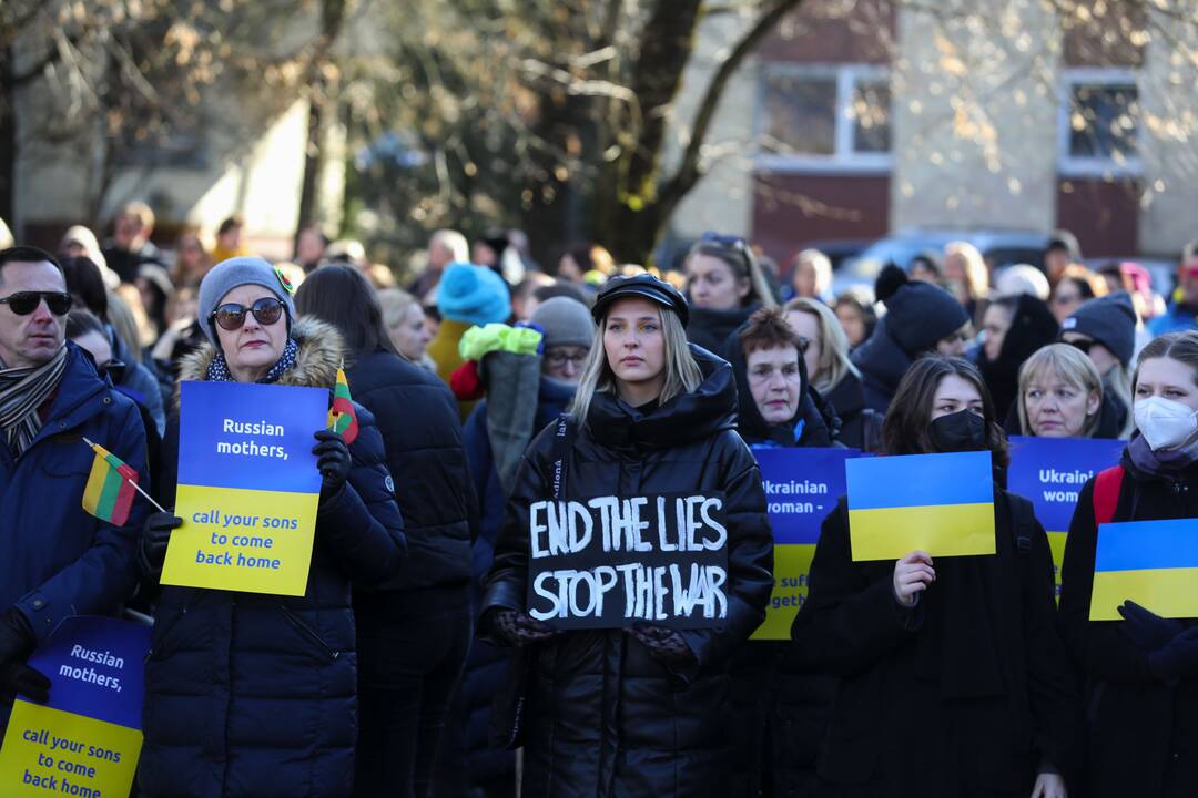 Moterų protesto akcija prieš Rusijos agresiją Ukrainoje