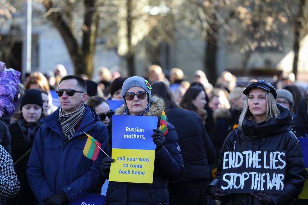 Moterų protesto akcija prieš Rusijos agresiją Ukrainoje