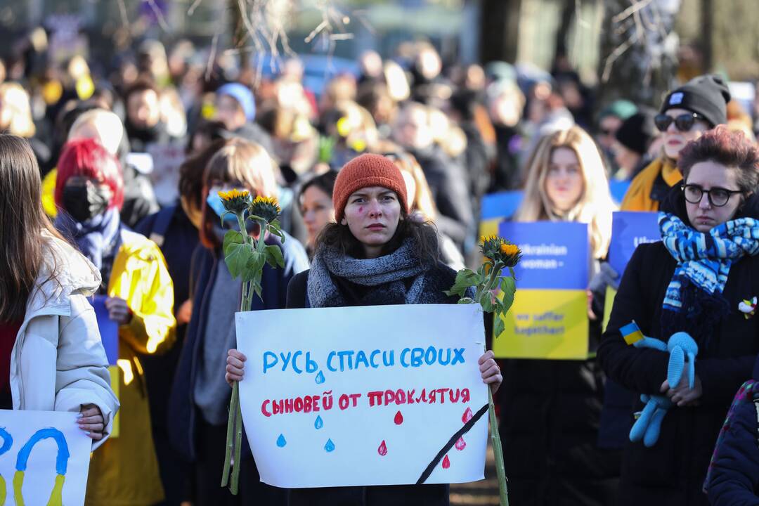 Moterų protesto akcija prieš Rusijos agresiją Ukrainoje