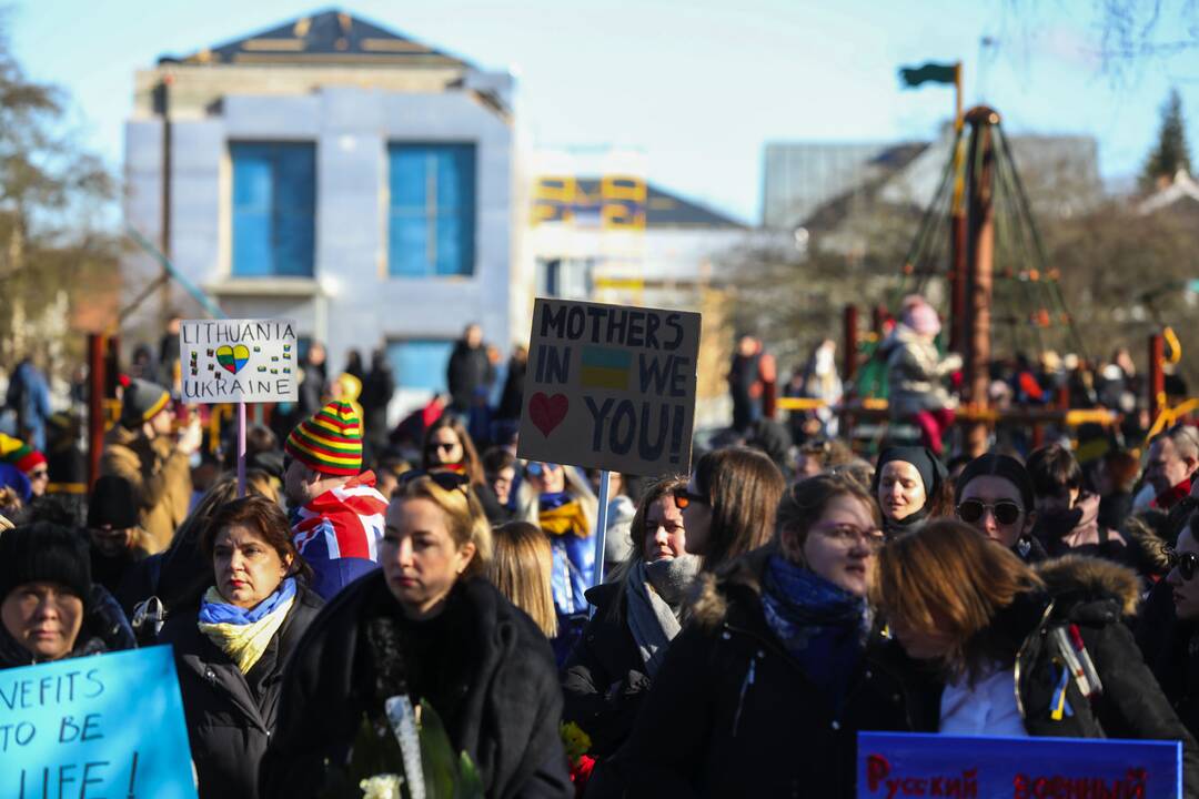 Moterų protesto akcija prieš Rusijos agresiją Ukrainoje