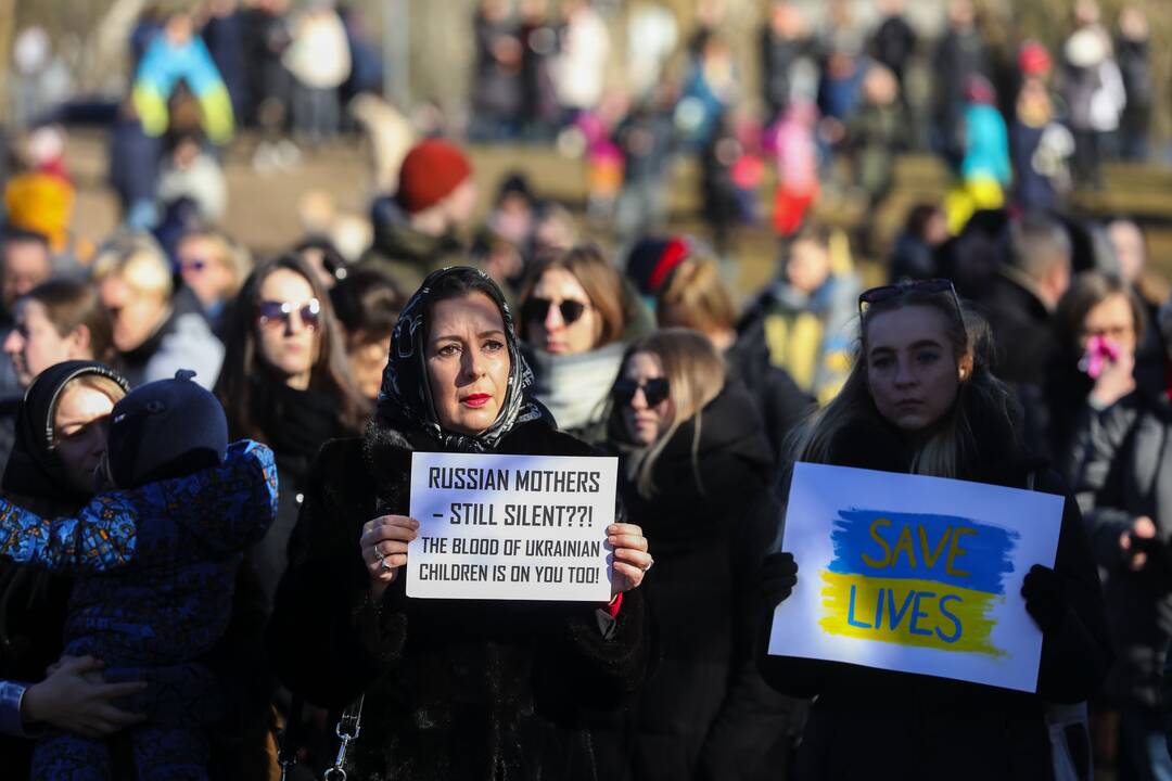 Moterų protesto akcija prieš Rusijos agresiją Ukrainoje