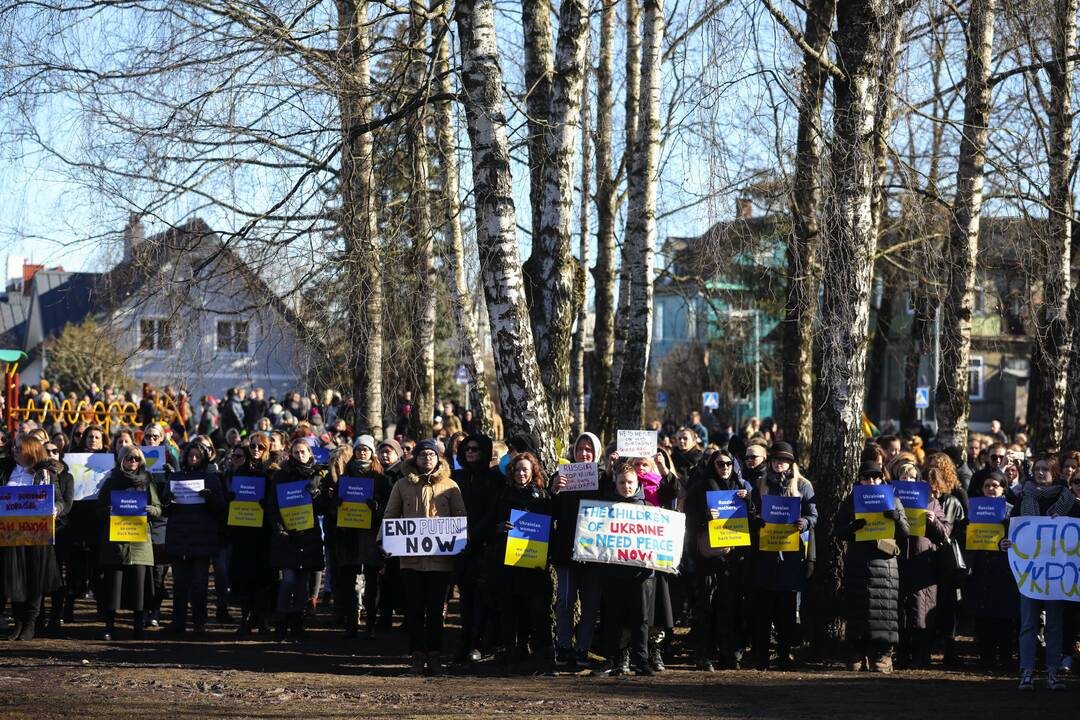 Moterų protesto akcija prieš Rusijos agresiją Ukrainoje