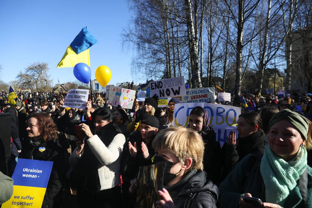 Moterų protesto akcija prieš Rusijos agresiją Ukrainoje