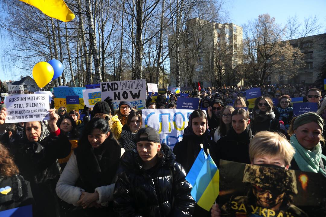 Moterų protesto akcija prieš Rusijos agresiją Ukrainoje