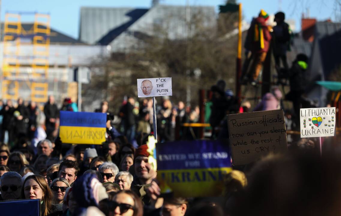 Moterų protesto akcija prieš Rusijos agresiją Ukrainoje