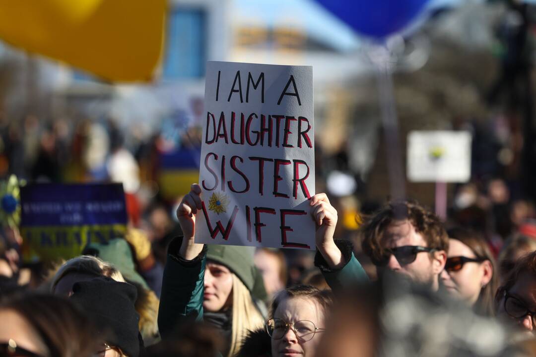 Moterų protesto akcija prieš Rusijos agresiją Ukrainoje