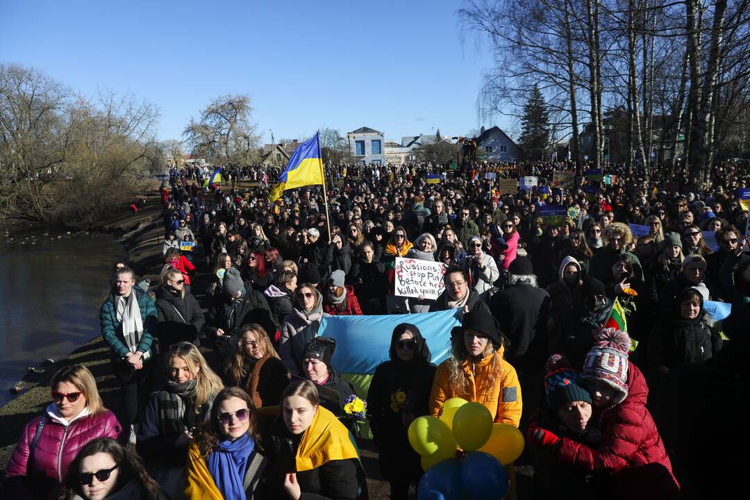 Moterų protesto akcija prieš Rusijos agresiją Ukrainoje