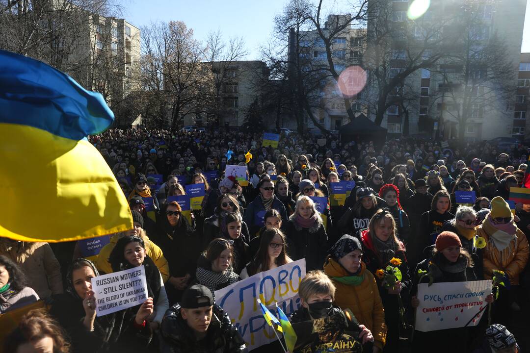 Moterų protesto akcija prieš Rusijos agresiją Ukrainoje