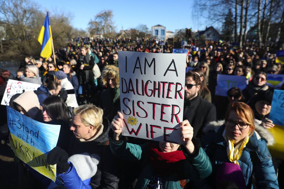Moterų protesto akcija prieš Rusijos agresiją Ukrainoje