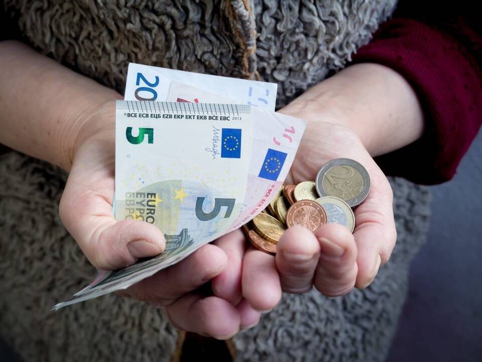 Vilnietė pensininkė sukčiui atidavė 14 tūkst. eurų