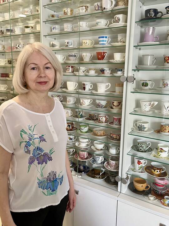 Draugės: Jorkšyro terjerė Ketė žino, kad jos šeimininkė mėgsta kavą ir tapyti.