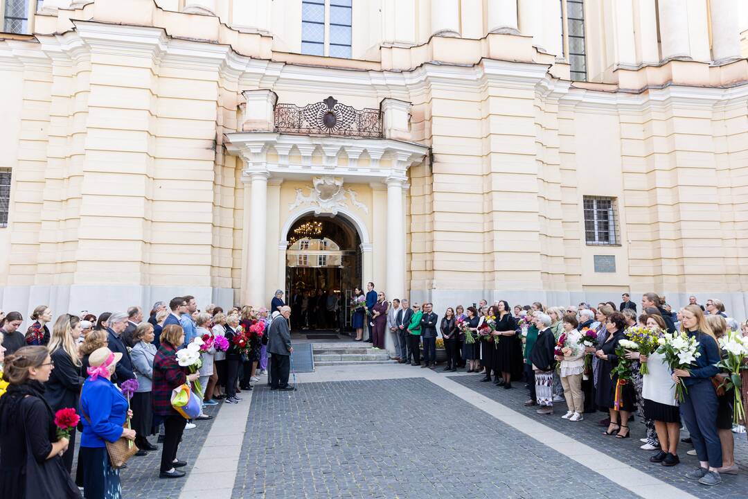 Z. Kelmickaitės laidotuvių akimirkos