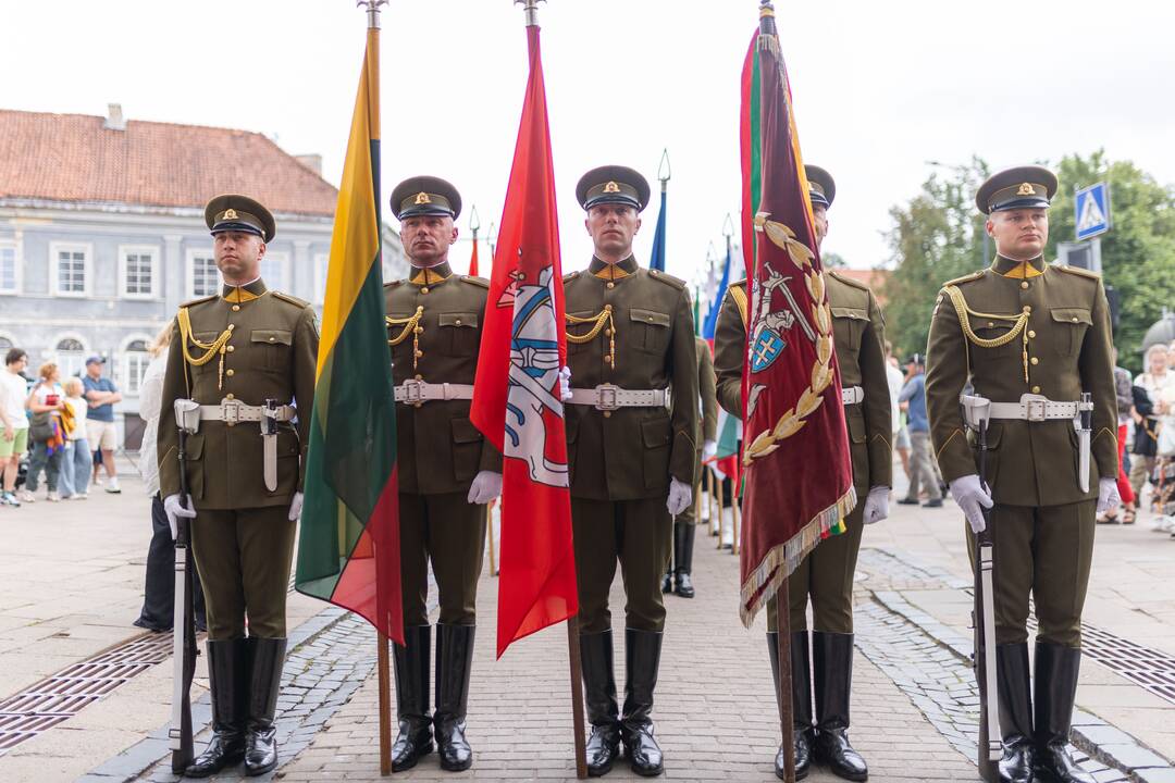 Triumfo eisena  nuo Aušros vartų iki Valdovų rūmų 