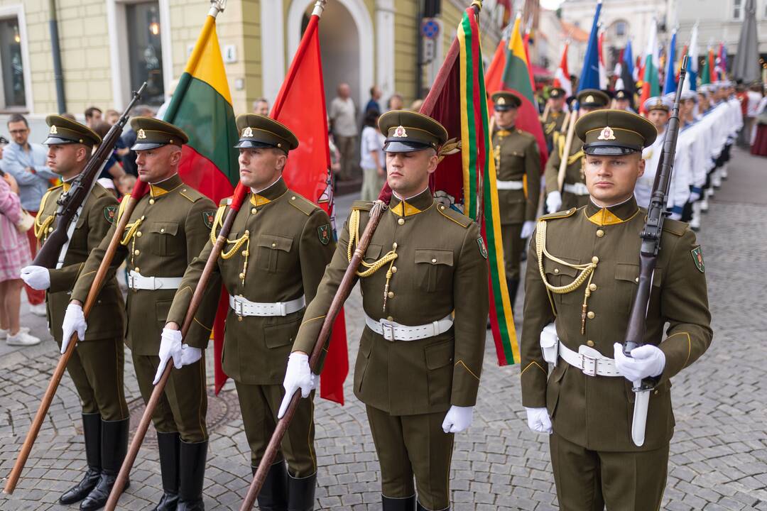 Triumfo eisena  nuo Aušros vartų iki Valdovų rūmų 