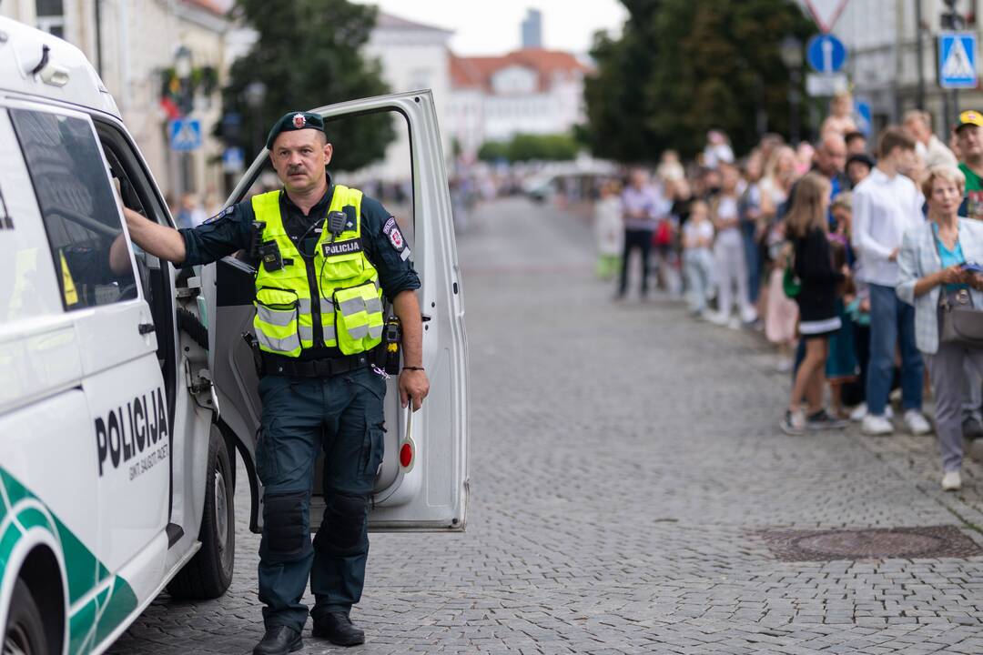 Triumfo eisena  nuo Aušros vartų iki Valdovų rūmų 