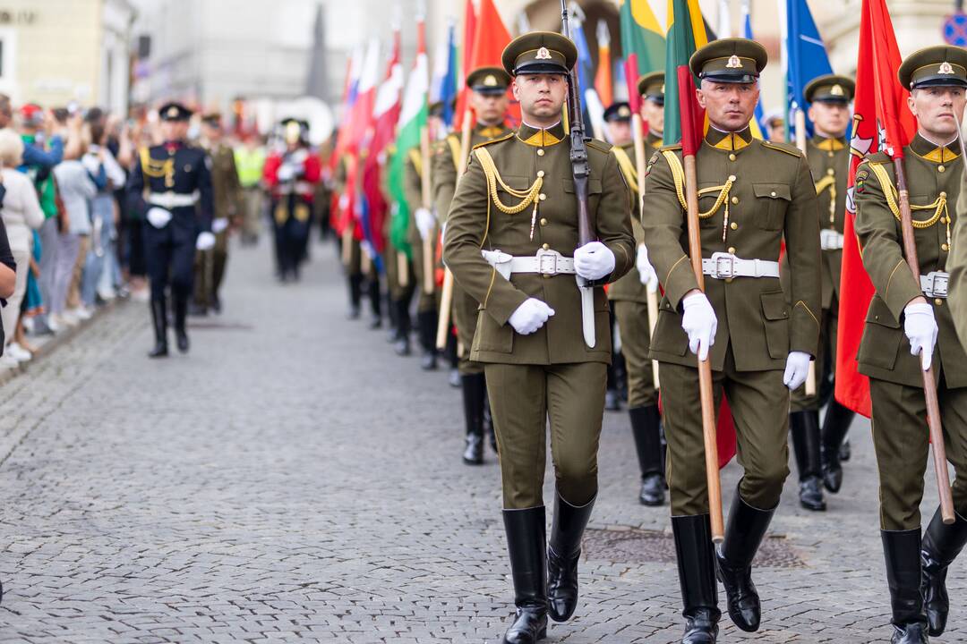 Triumfo eisena  nuo Aušros vartų iki Valdovų rūmų 