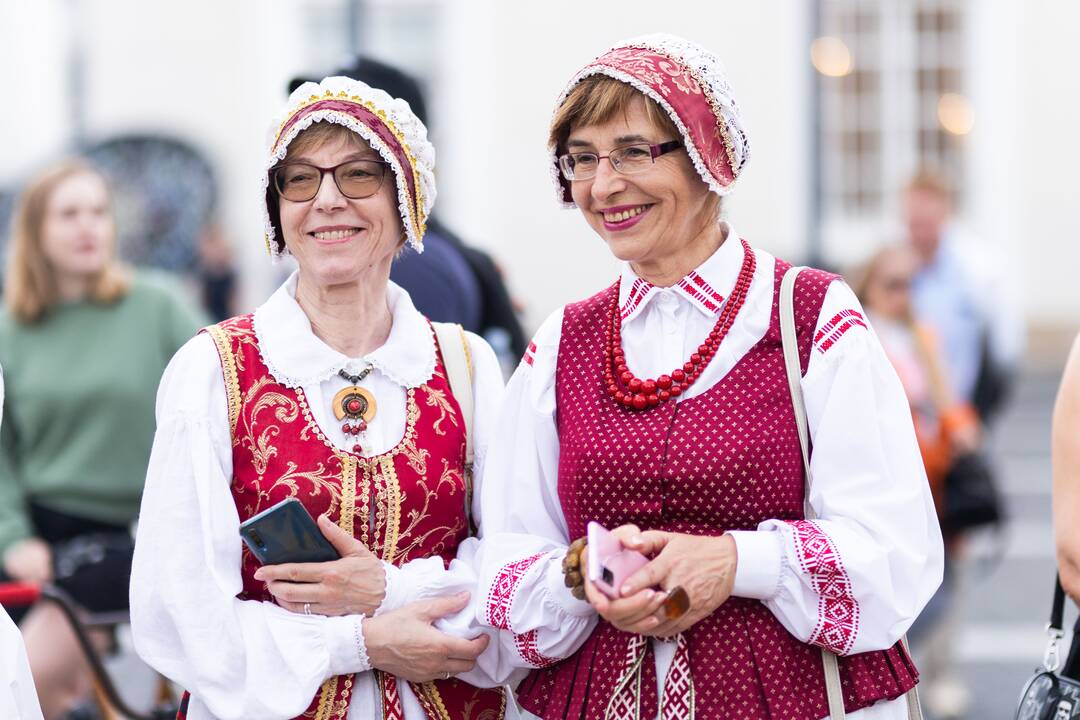 Triumfo eisena  nuo Aušros vartų iki Valdovų rūmų 
