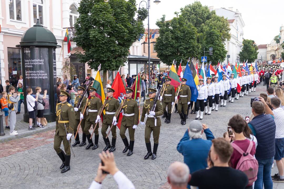 Triumfo eisena  nuo Aušros vartų iki Valdovų rūmų 