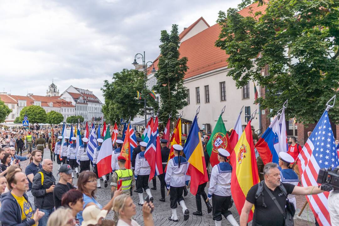 Triumfo eisena  nuo Aušros vartų iki Valdovų rūmų 