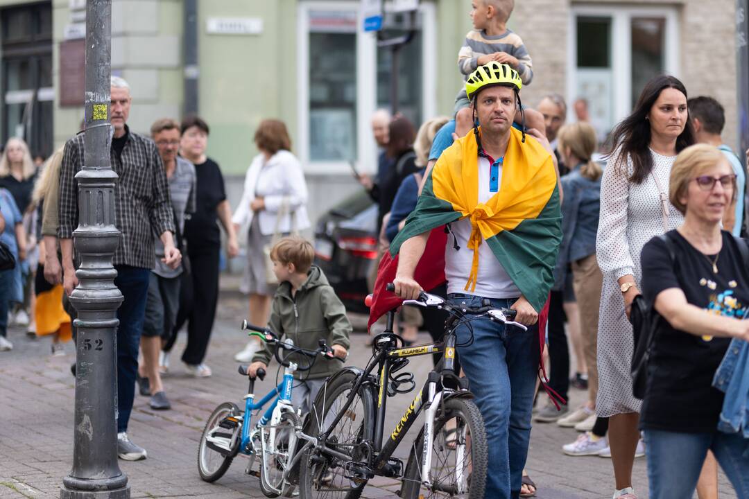 Triumfo eisena  nuo Aušros vartų iki Valdovų rūmų 