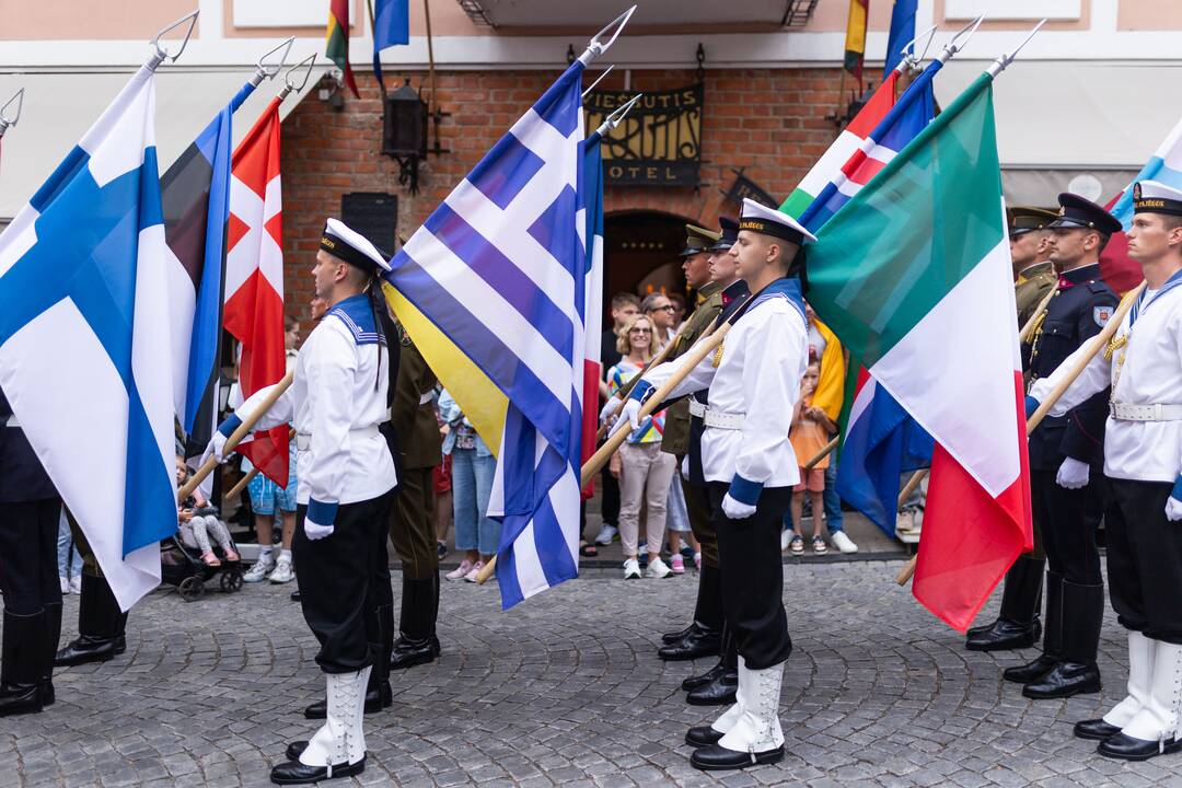 Triumfo eisena  nuo Aušros vartų iki Valdovų rūmų 